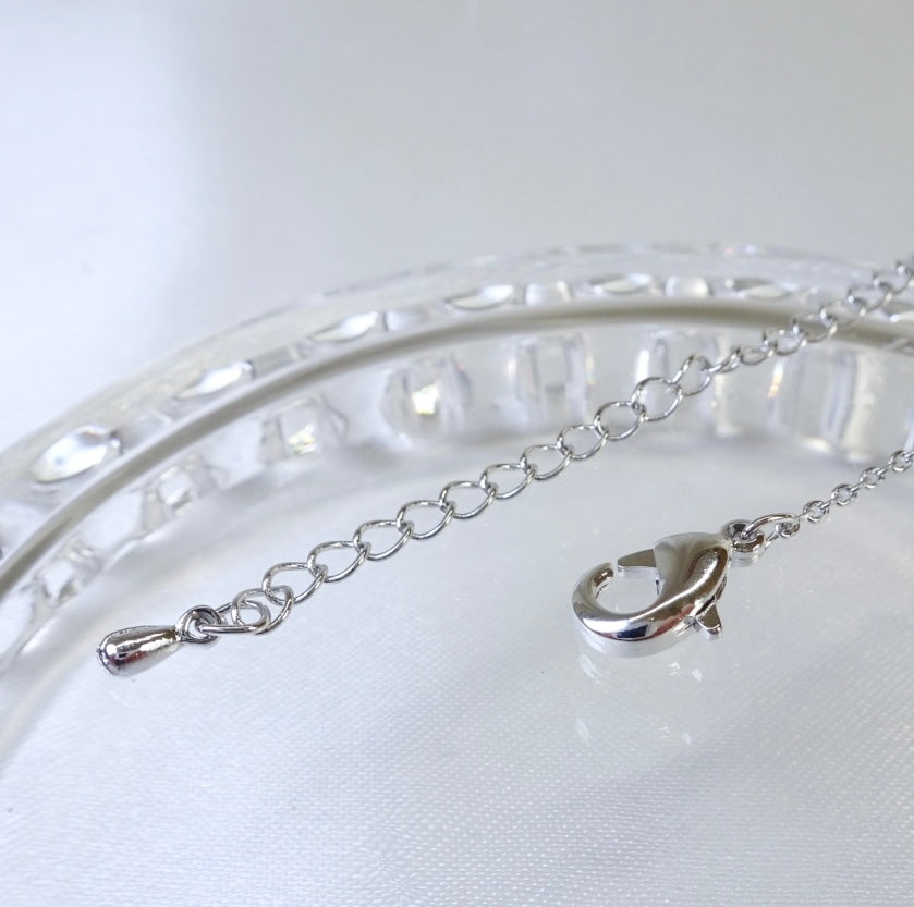 Saucy V Necklace