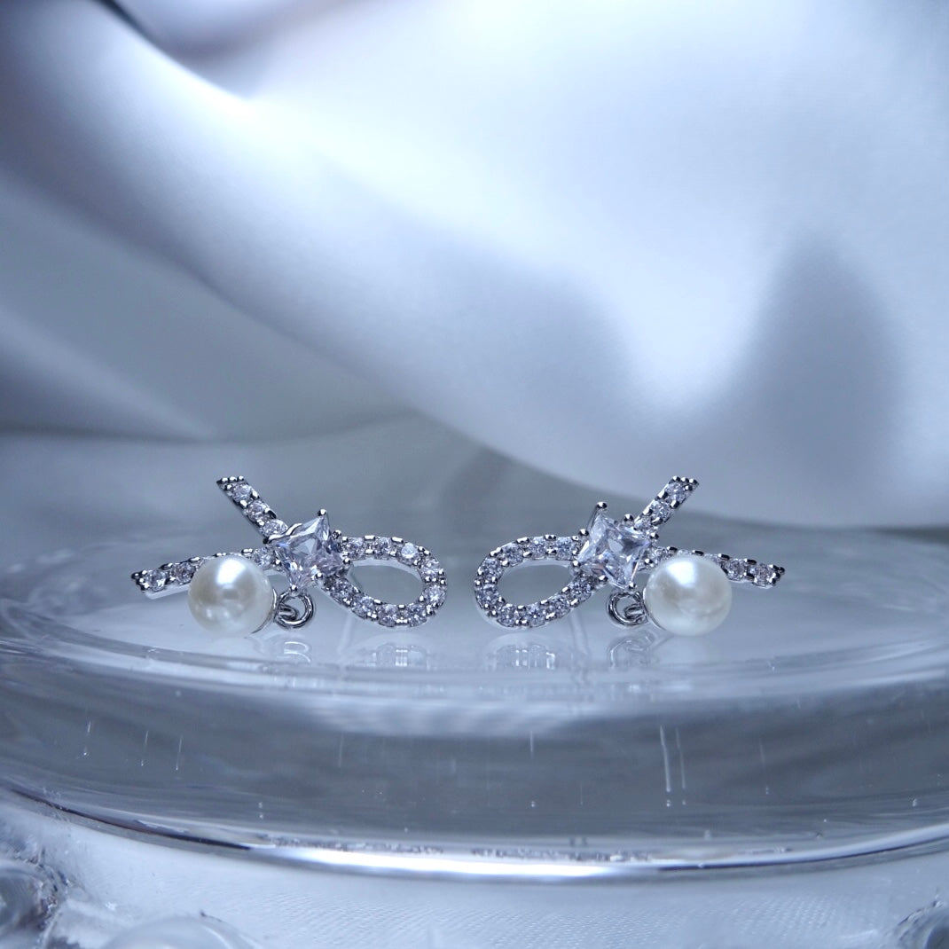 Tear Pearl Earrings (Silver)