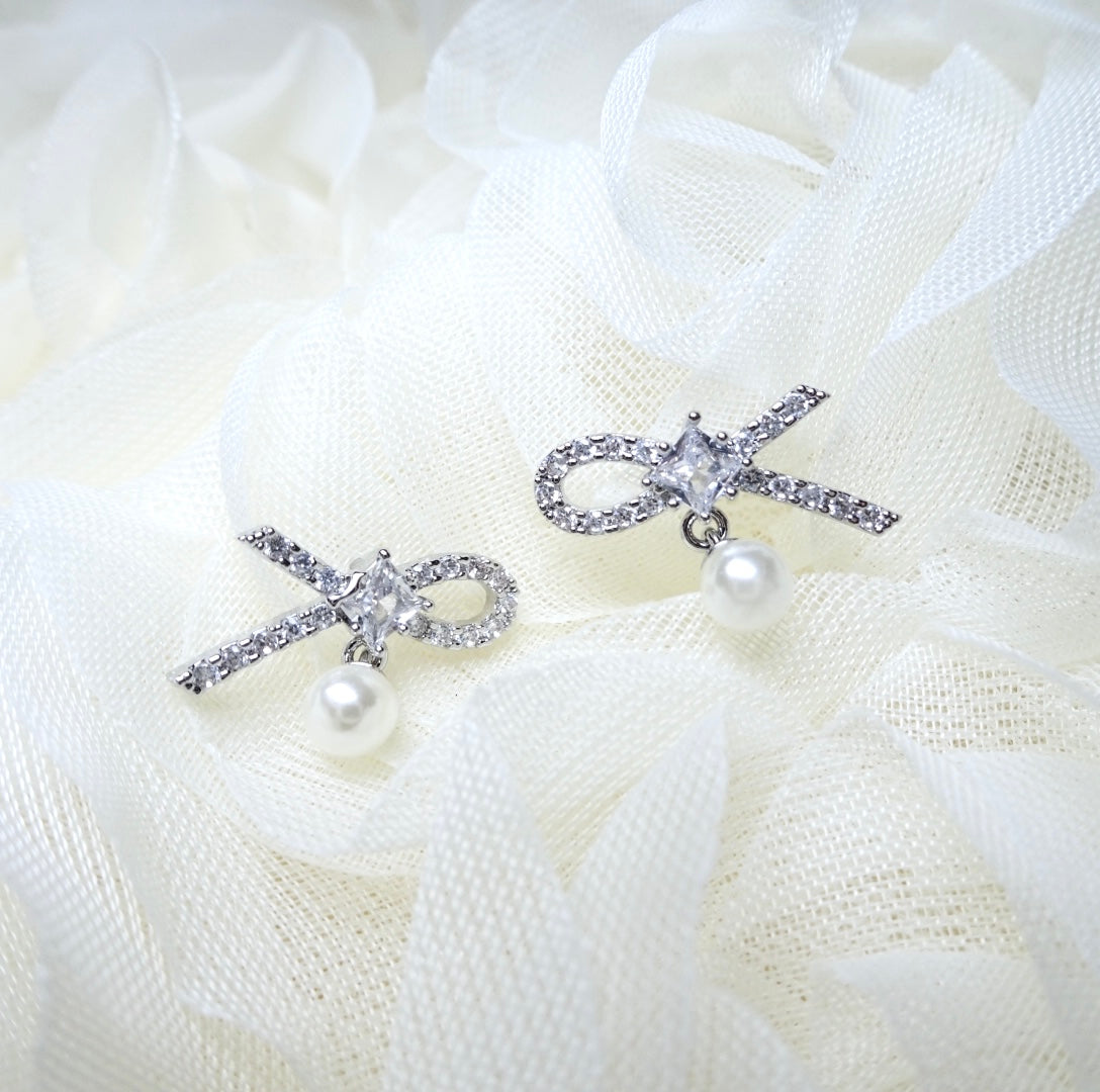 Tear Pearl Earrings (Silver)